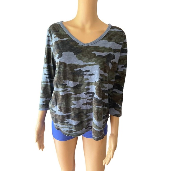 dylan Tops - Dylan Camo Print V Neck 3/4 Sleeve T-Shirt Women’s Size Small